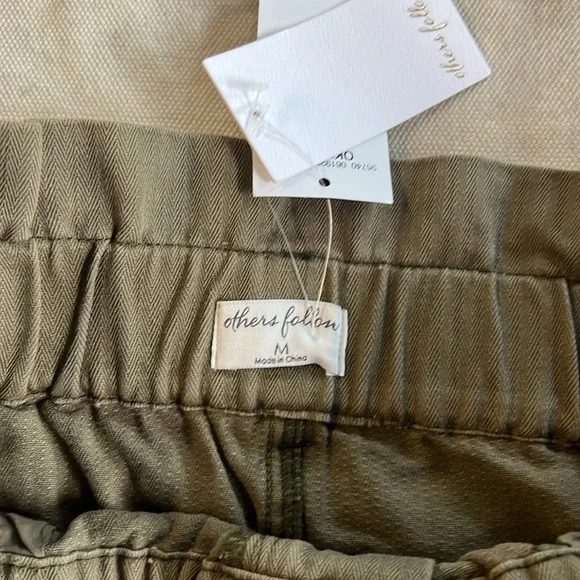 NWT Buckle Others Follow Skirt Size Medium - Picture 3 of 4